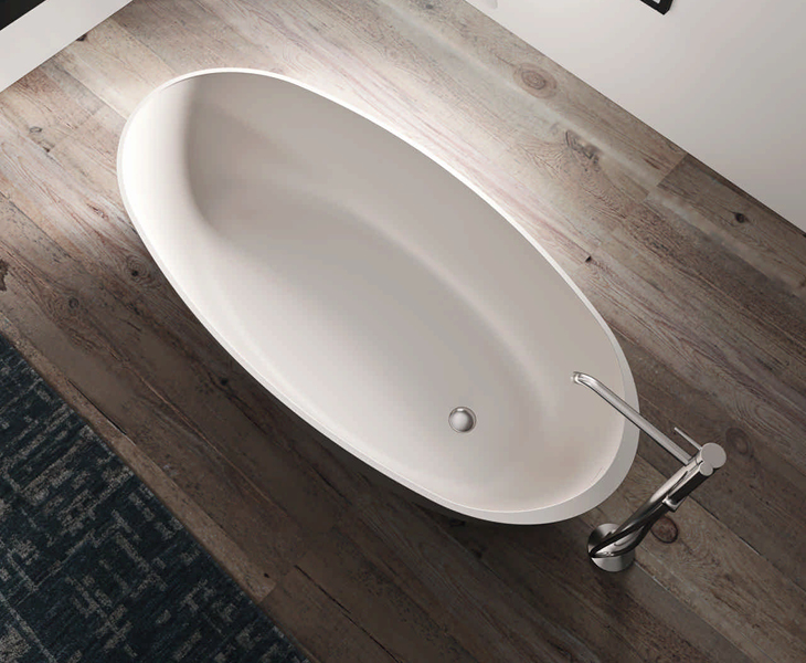 vasca da bagno in camera tappeto